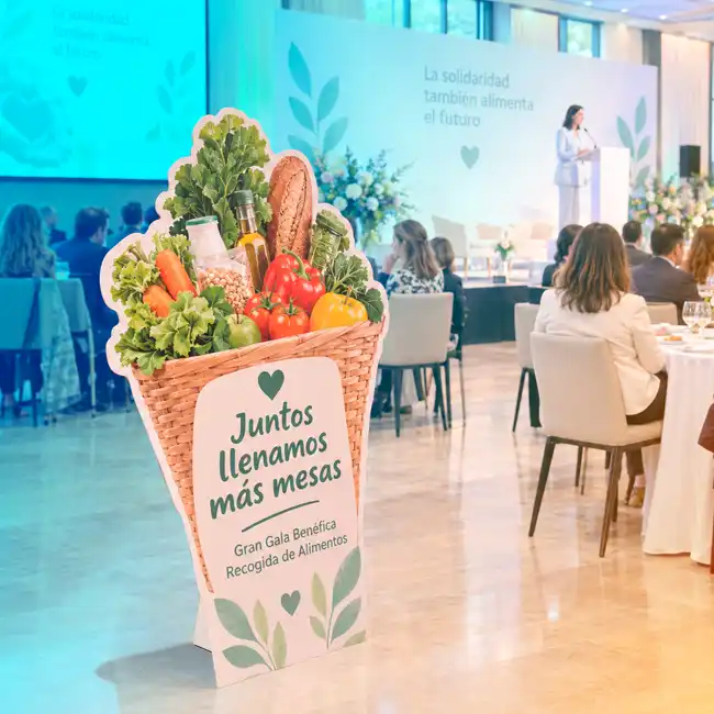 Silueta PLV troquelada con Peana en gala solidaria